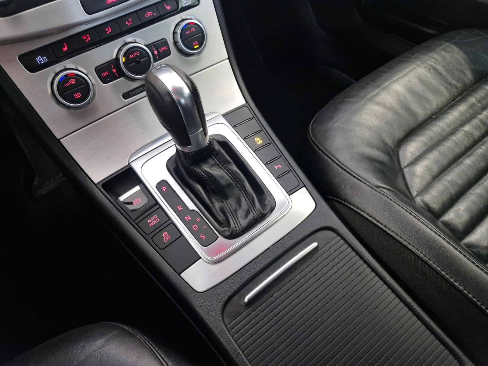Sort VW Passat fra 2013