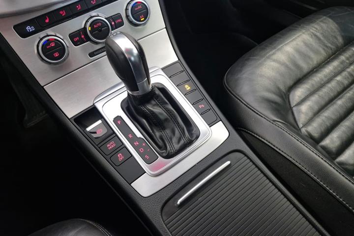 Sort VW Passat fra 2013