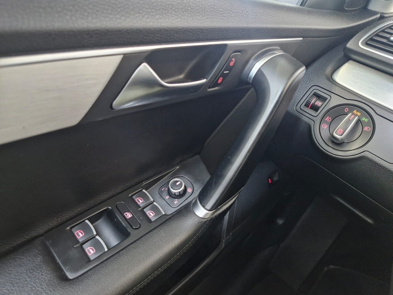 Sort VW Passat fra 2013