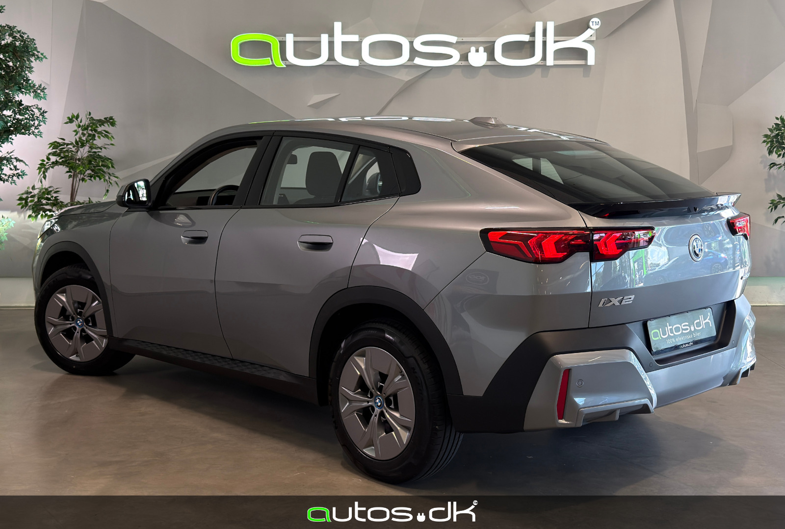 Grå BMW iX2 fra 2025