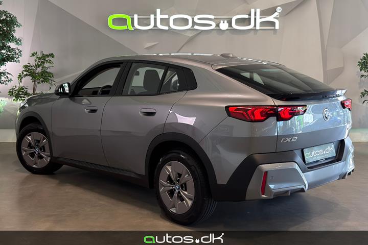 Grå BMW iX2 fra 2025