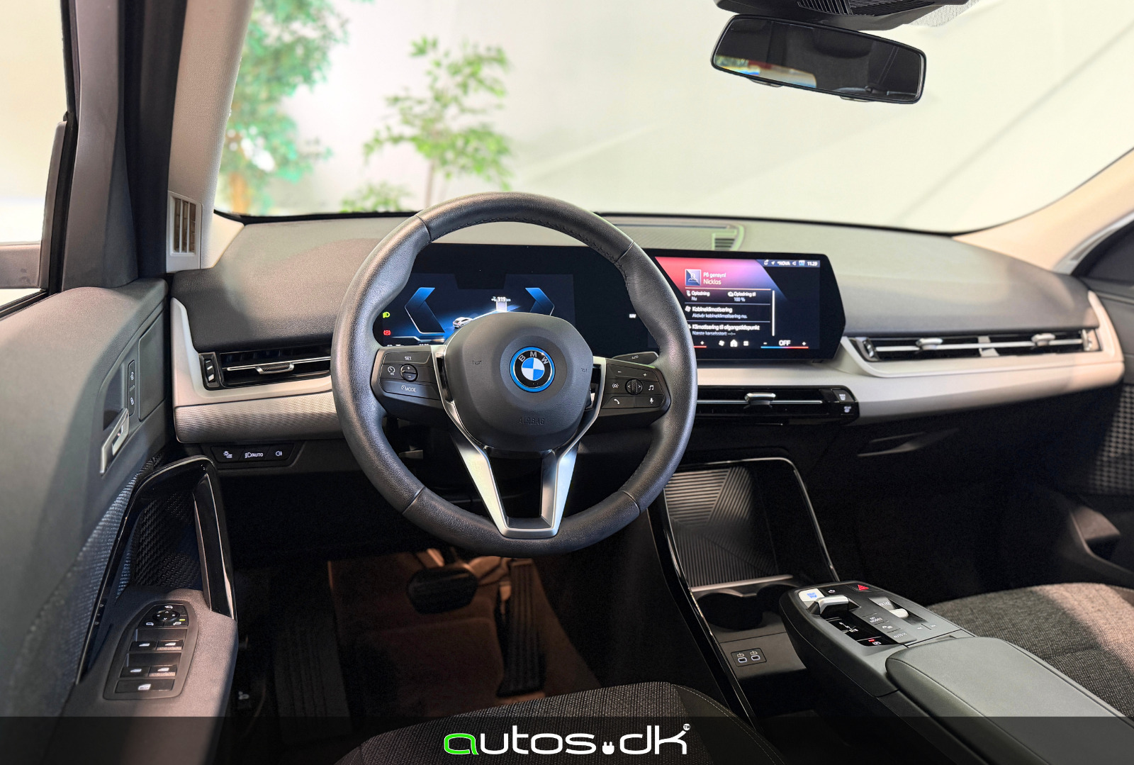 Grå BMW iX2 fra 2025