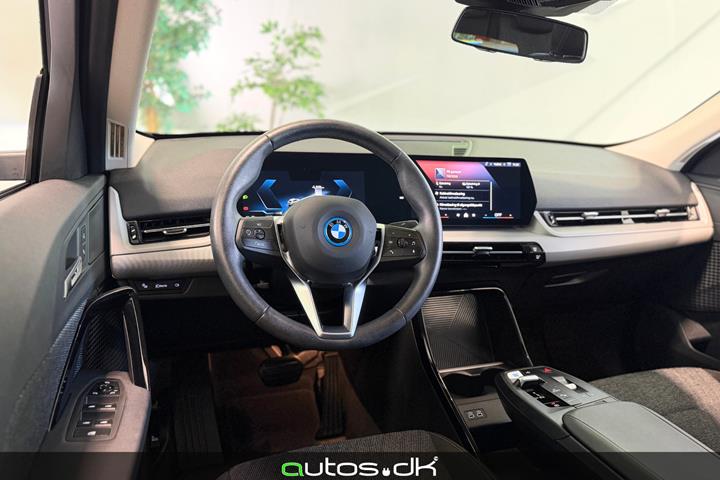 Grå BMW iX2 fra 2025