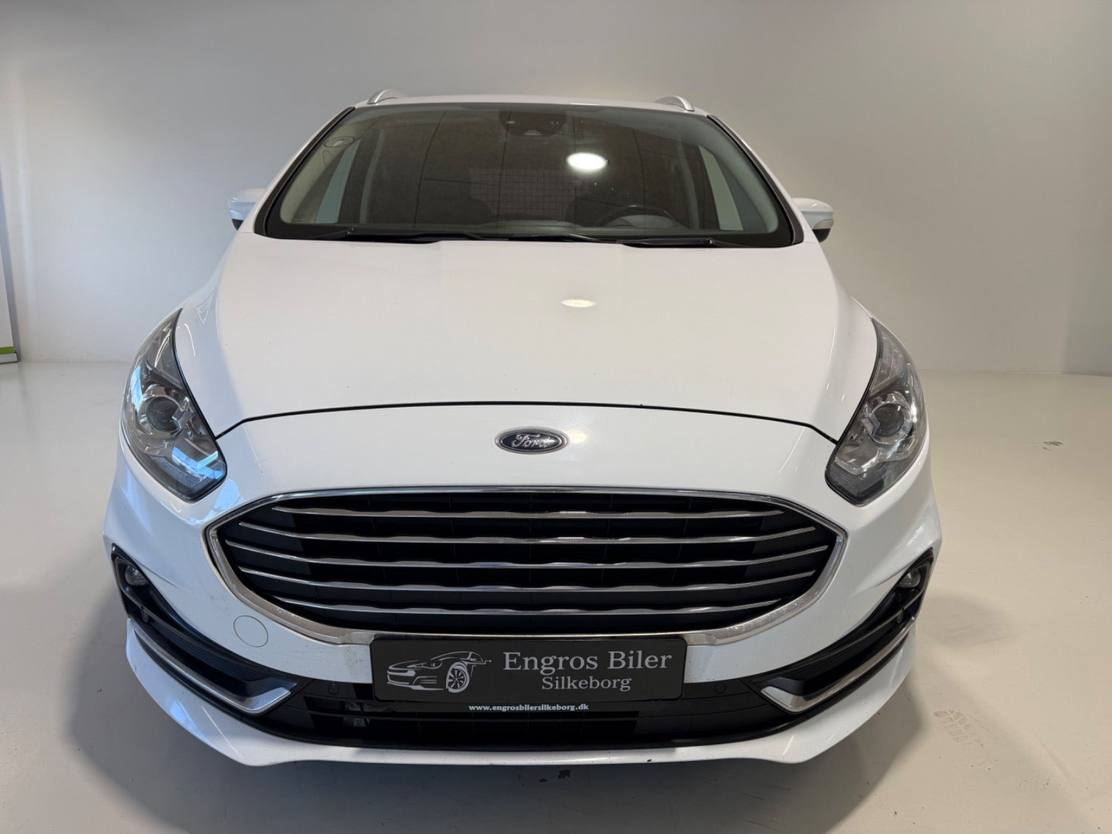 Hvid Ford S-MAX fra 2021