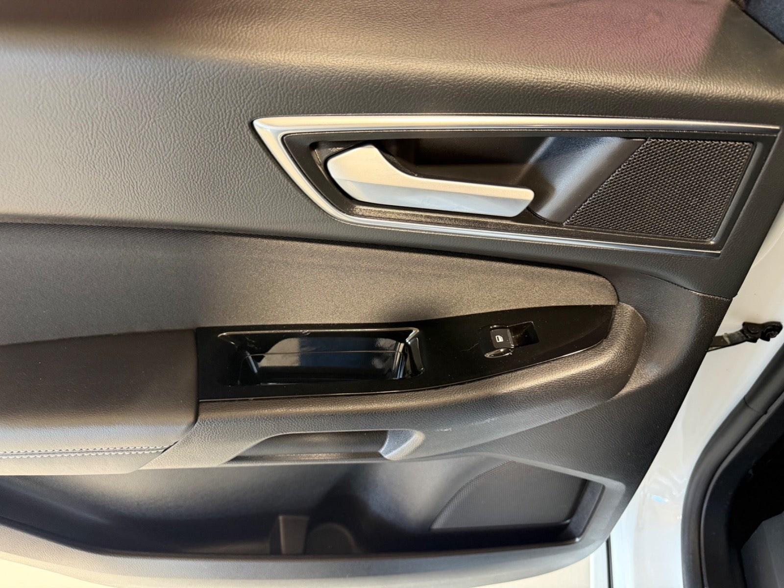 Hvid Ford S-MAX fra 2021