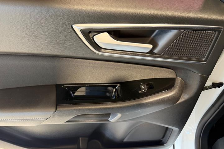 Hvid Ford S-MAX fra 2021