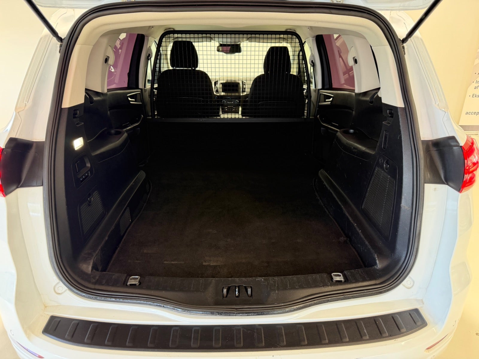 Hvid Ford S-MAX fra 2021