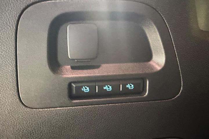 Hvid Ford S-MAX fra 2021