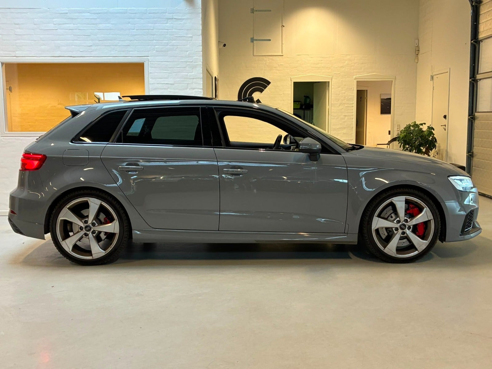 Grå Audi RS3 fra 2018