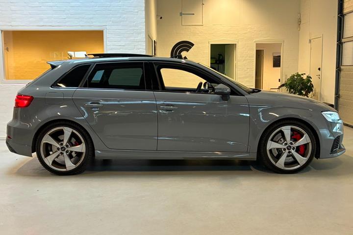 Grå Audi RS3 fra 2018