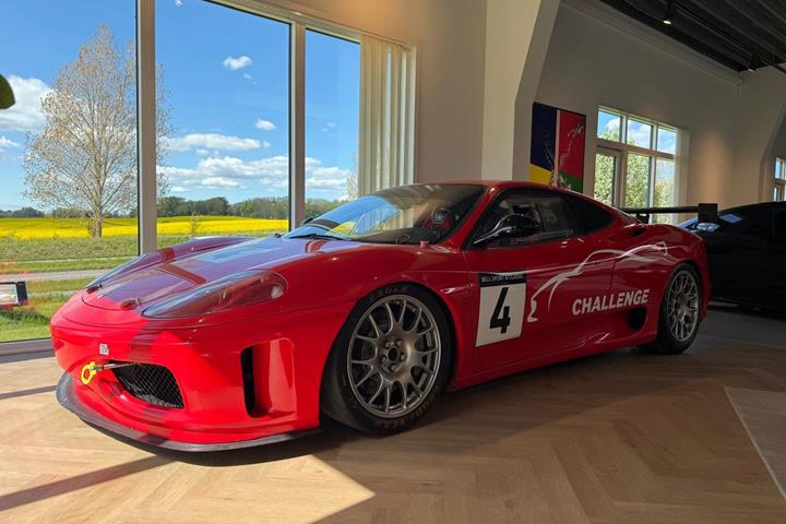 Rød Ferrari 360 fra 2004