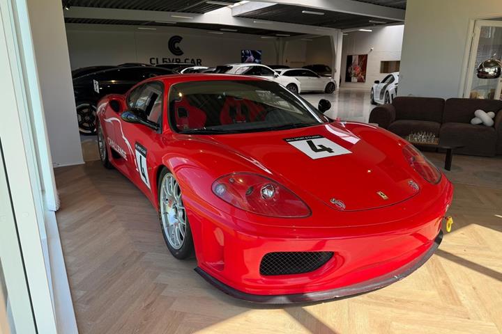 Rød Ferrari 360 fra 2004