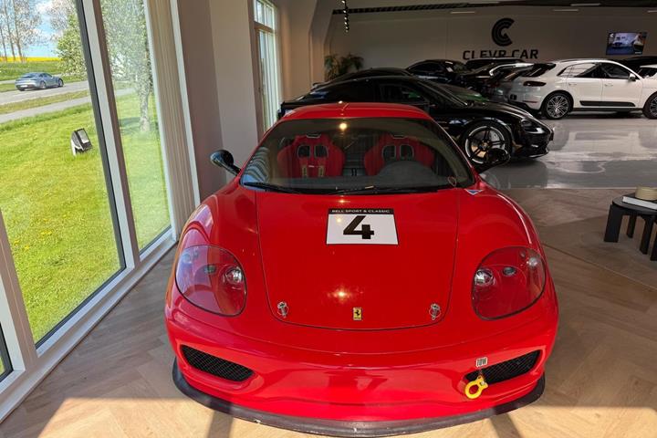 Rød Ferrari 360 fra 2004