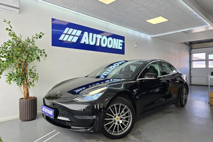 Sort Tesla Model 3 fra 2019
