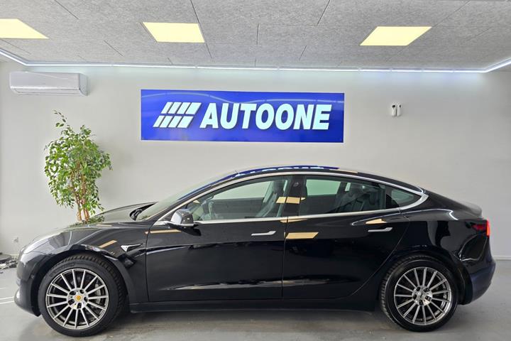 Sort Tesla Model 3 fra 2019