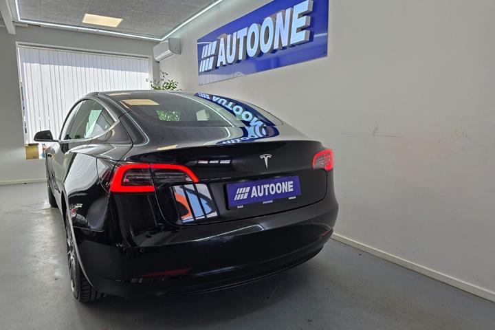 Sort Tesla Model 3 fra 2019