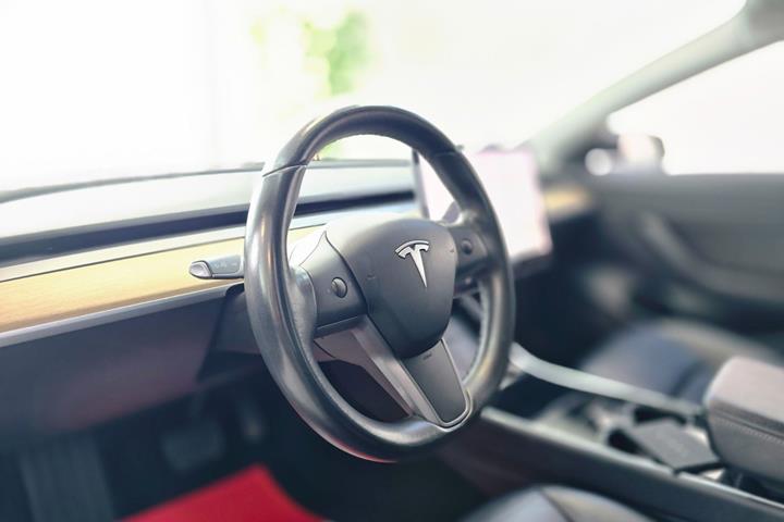 Sort Tesla Model 3 fra 2019