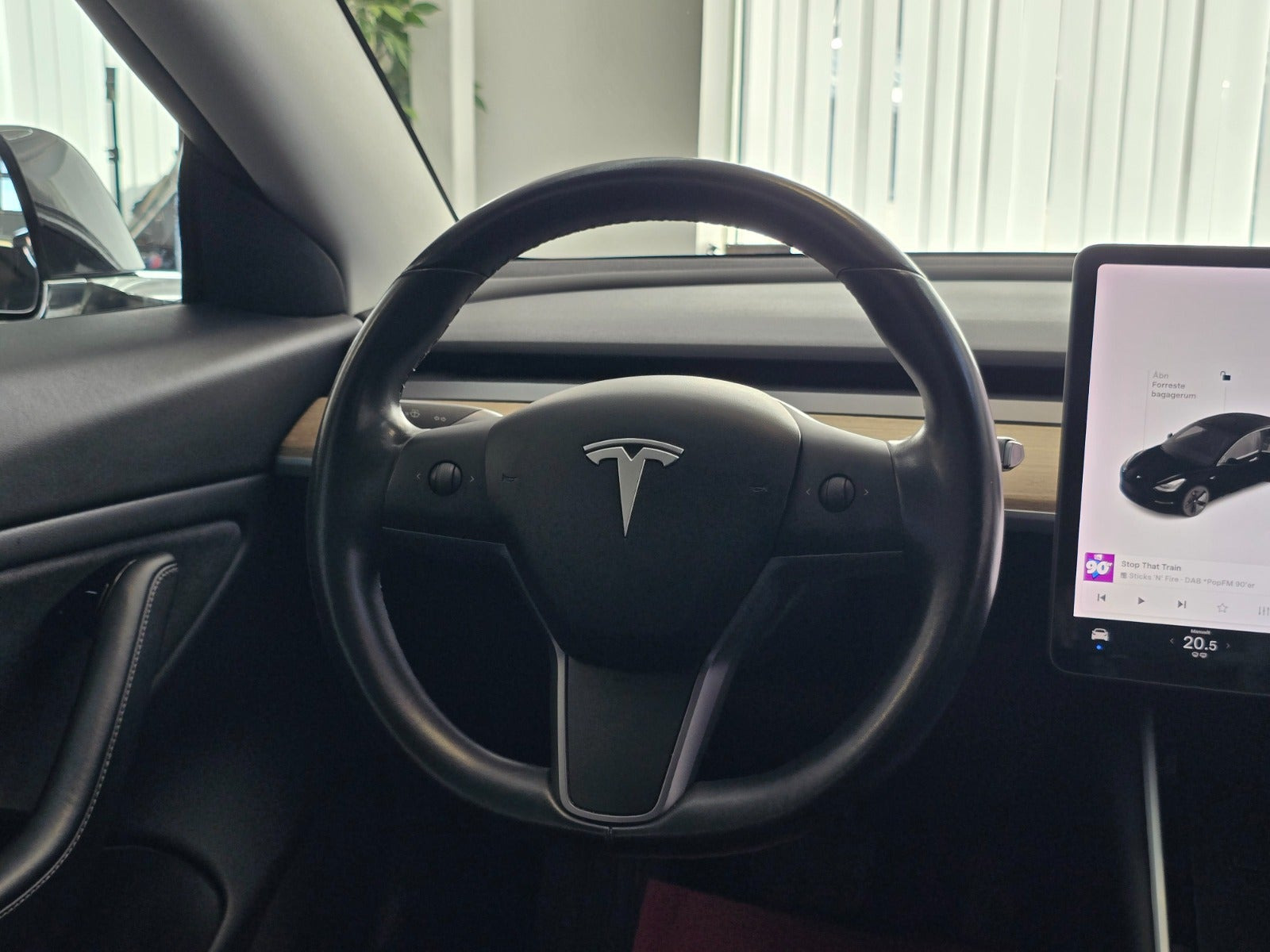 Sort Tesla Model 3 fra 2019