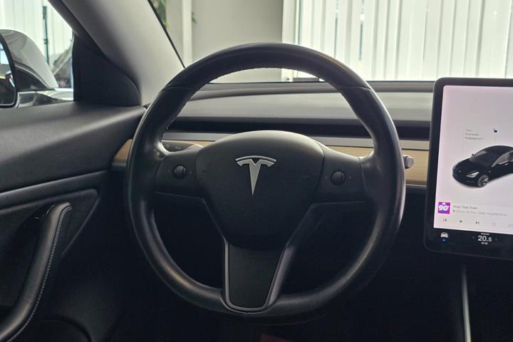 Sort Tesla Model 3 fra 2019