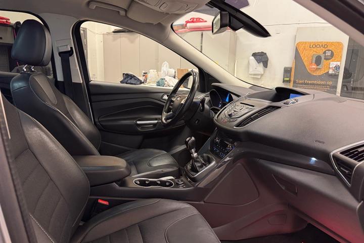 Sølv Ford Kuga fra 2015
