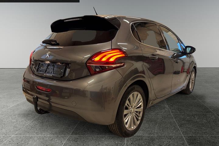 Grå Peugeot 208 fra 2019