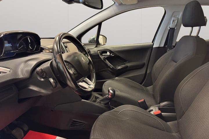 Grå Peugeot 208 fra 2019