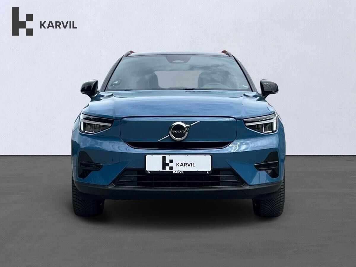 Blå Volvo XC40 fra 2023