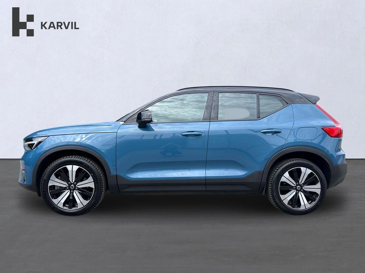 Blå Volvo XC40 fra 2023