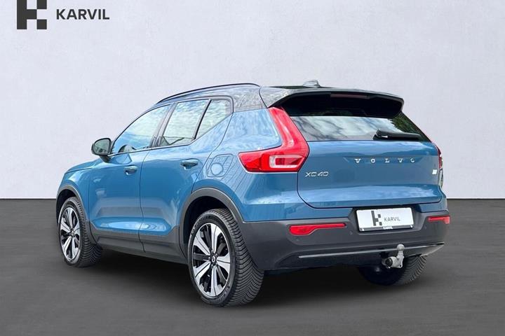 Blå Volvo XC40 fra 2023