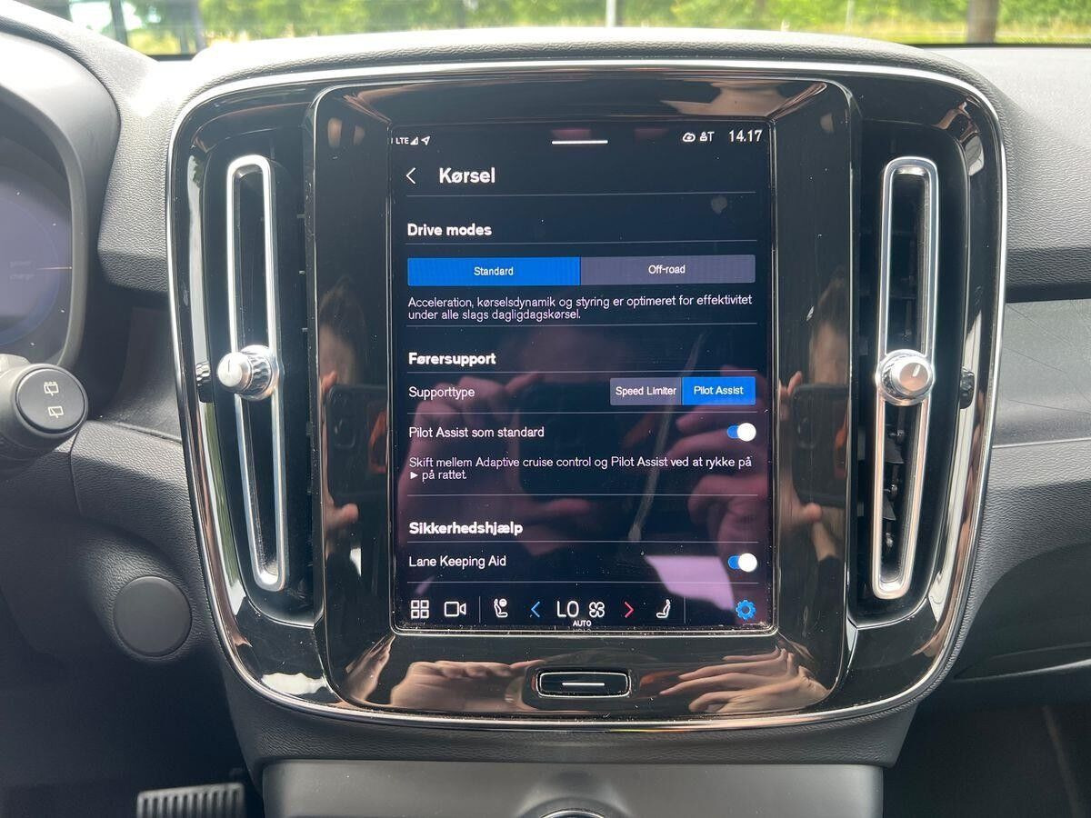 Blå Volvo XC40 fra 2023