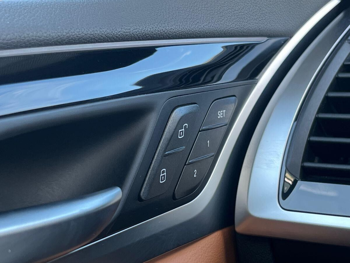 Hvid BMW iX3 fra 2021