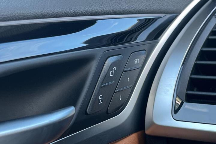 Hvid BMW iX3 fra 2021