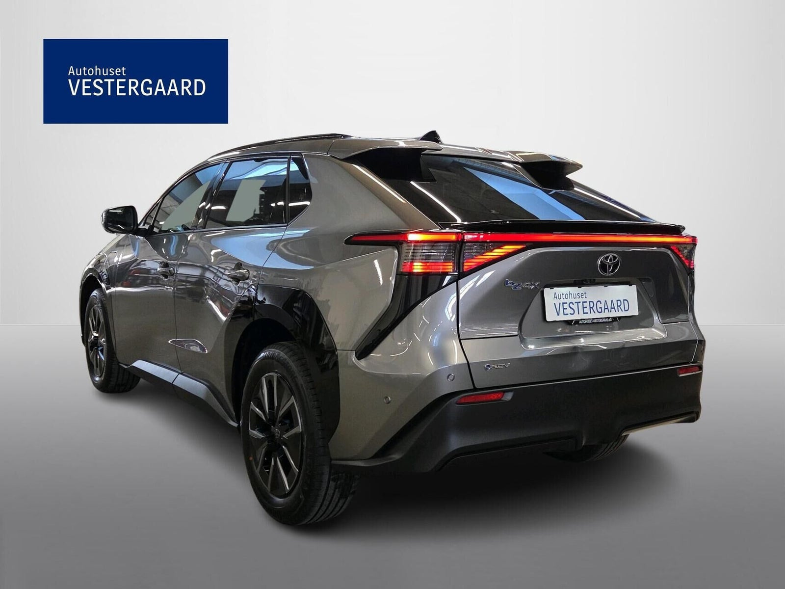 Grå Toyota BZ4X fra 2026