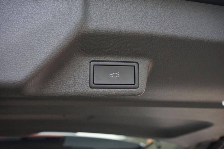 Grøn VW ID.Buzz fra 2024