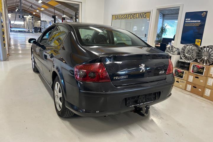 Sort Peugeot 407 fra 2006