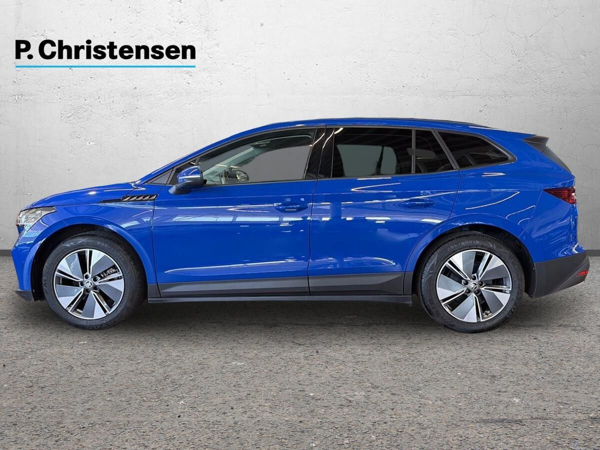 Blå Skoda Enyaq fra 2023