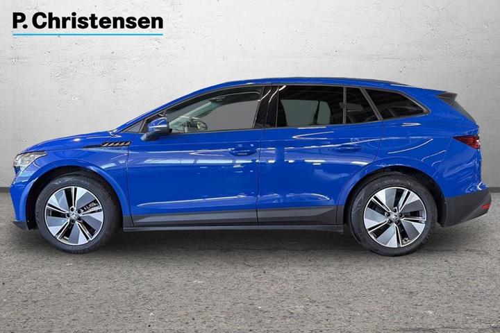 Blå Skoda Enyaq fra 2023