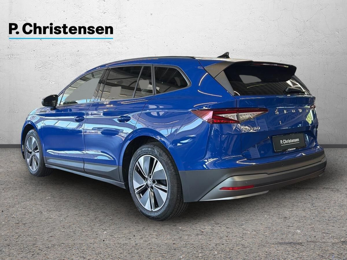 Blå Skoda Enyaq fra 2023