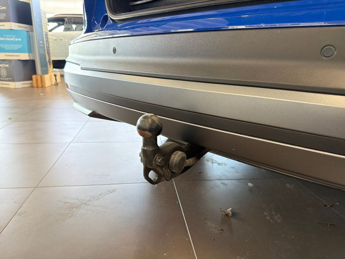 Blå Skoda Enyaq fra 2023