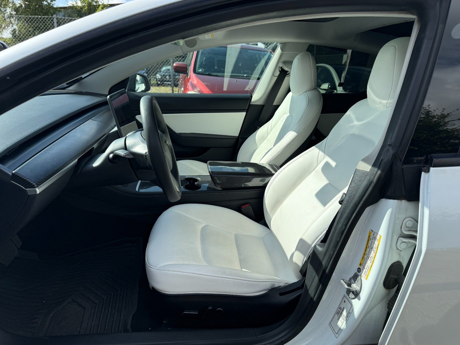 Hvid Tesla Model 3 fra 2021