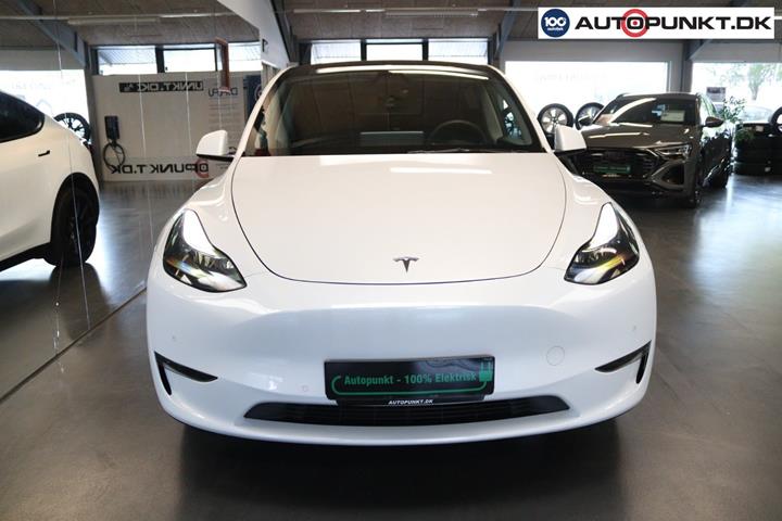 Hvid Tesla Model Y fra 2022