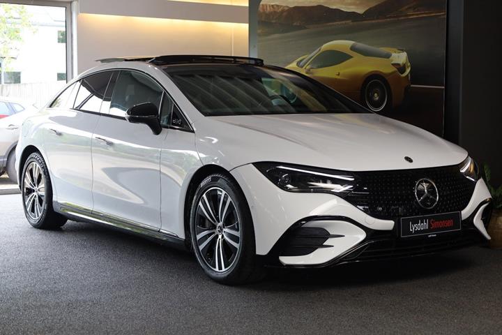 Hvid Mercedes EQE350 fra 2023