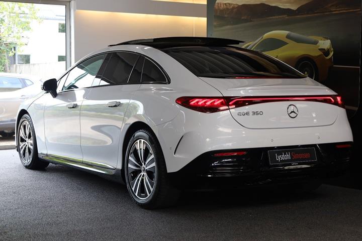 Hvid Mercedes EQE350 fra 2023