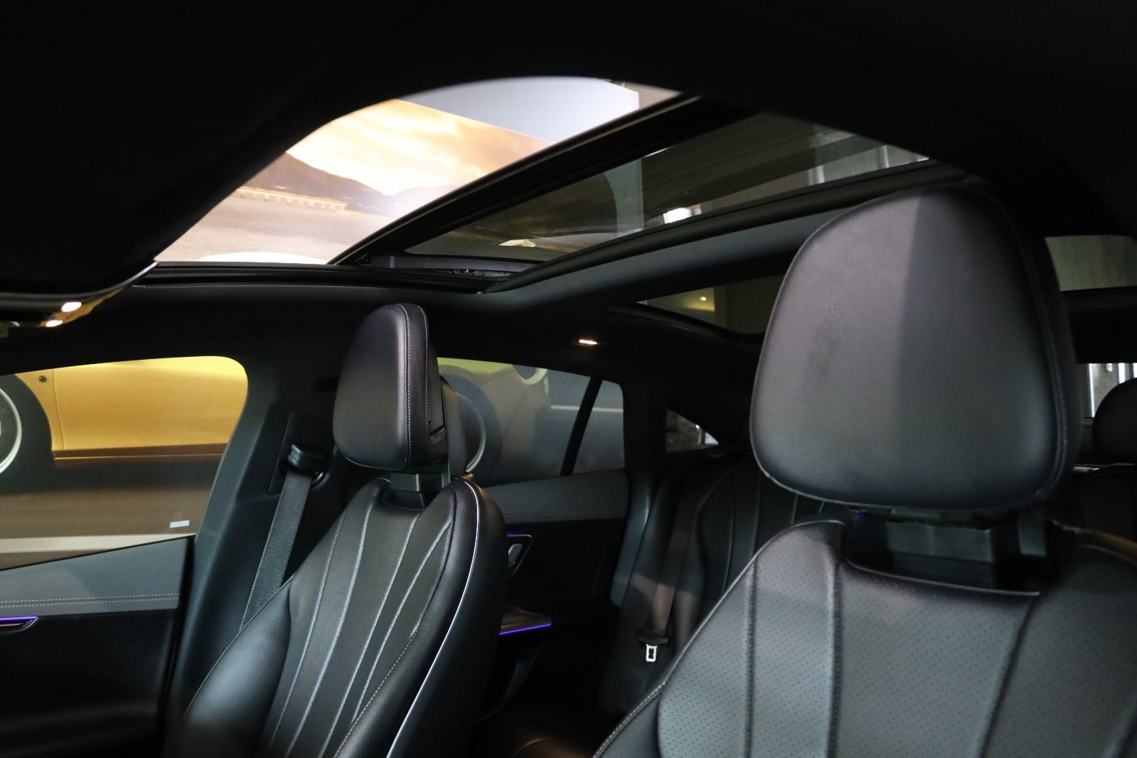 Hvid Mercedes EQE350 fra 2023
