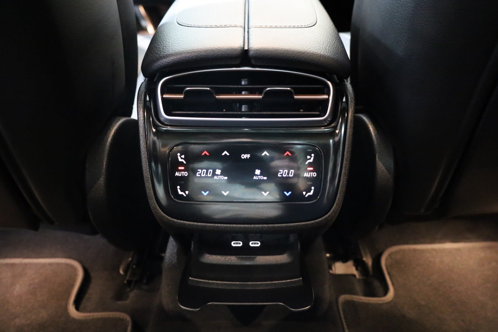 Hvid Mercedes EQE350 fra 2023