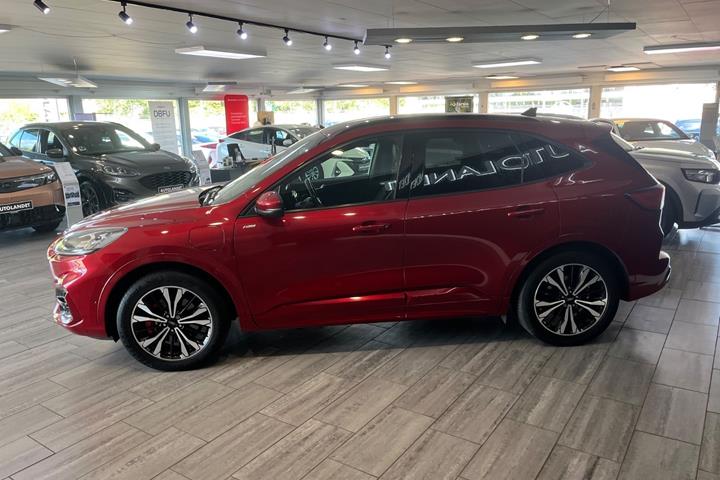 Rød Ford Kuga fra 2020