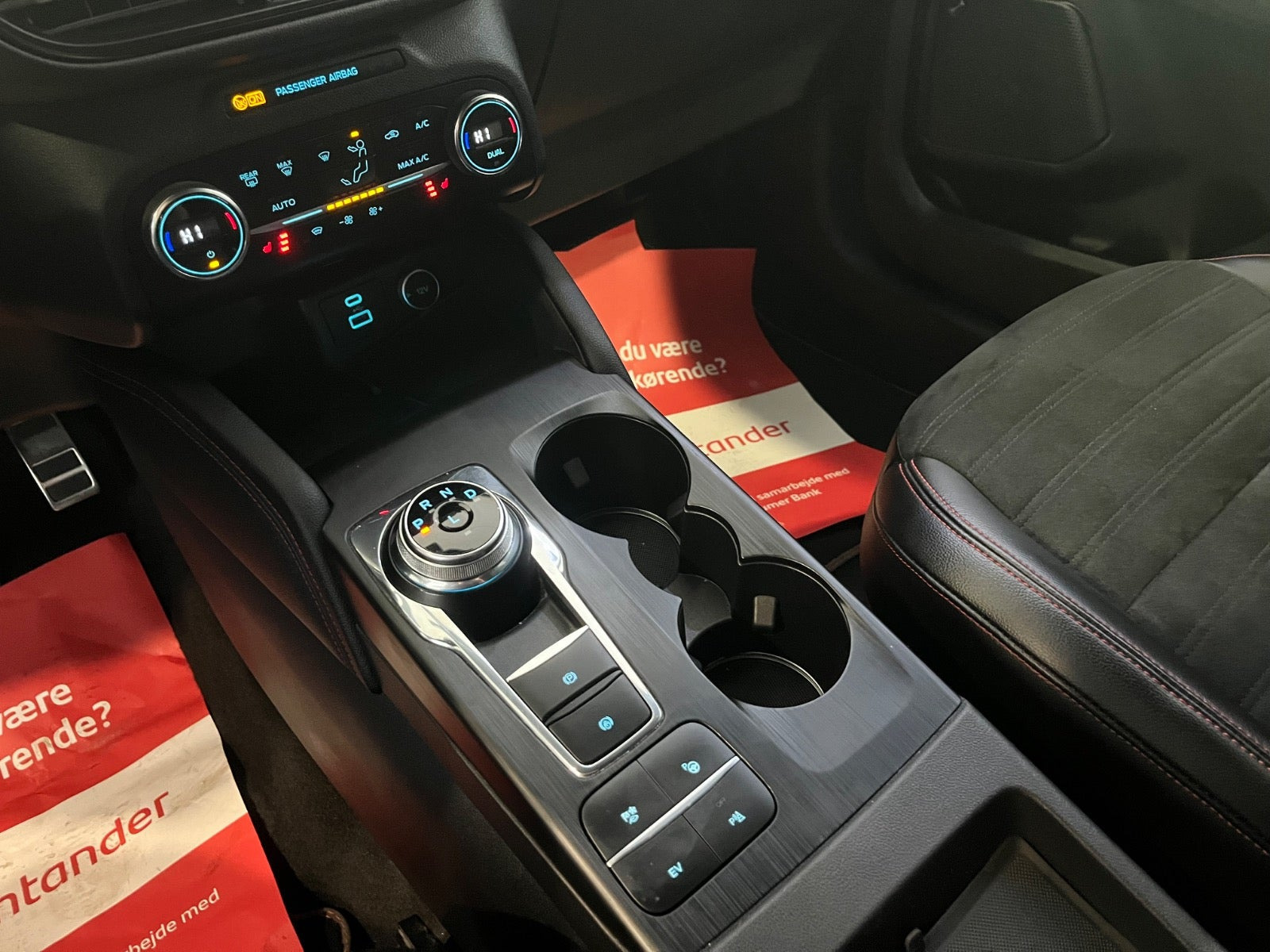 Rød Ford Kuga fra 2020