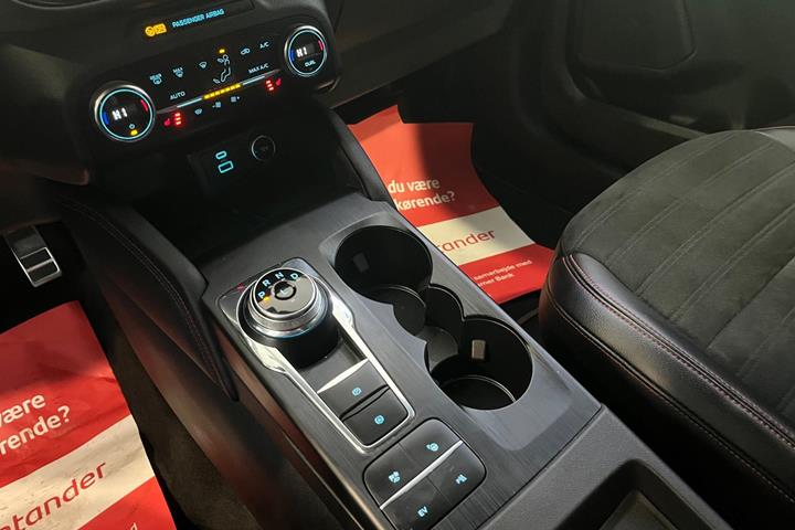 Rød Ford Kuga fra 2020