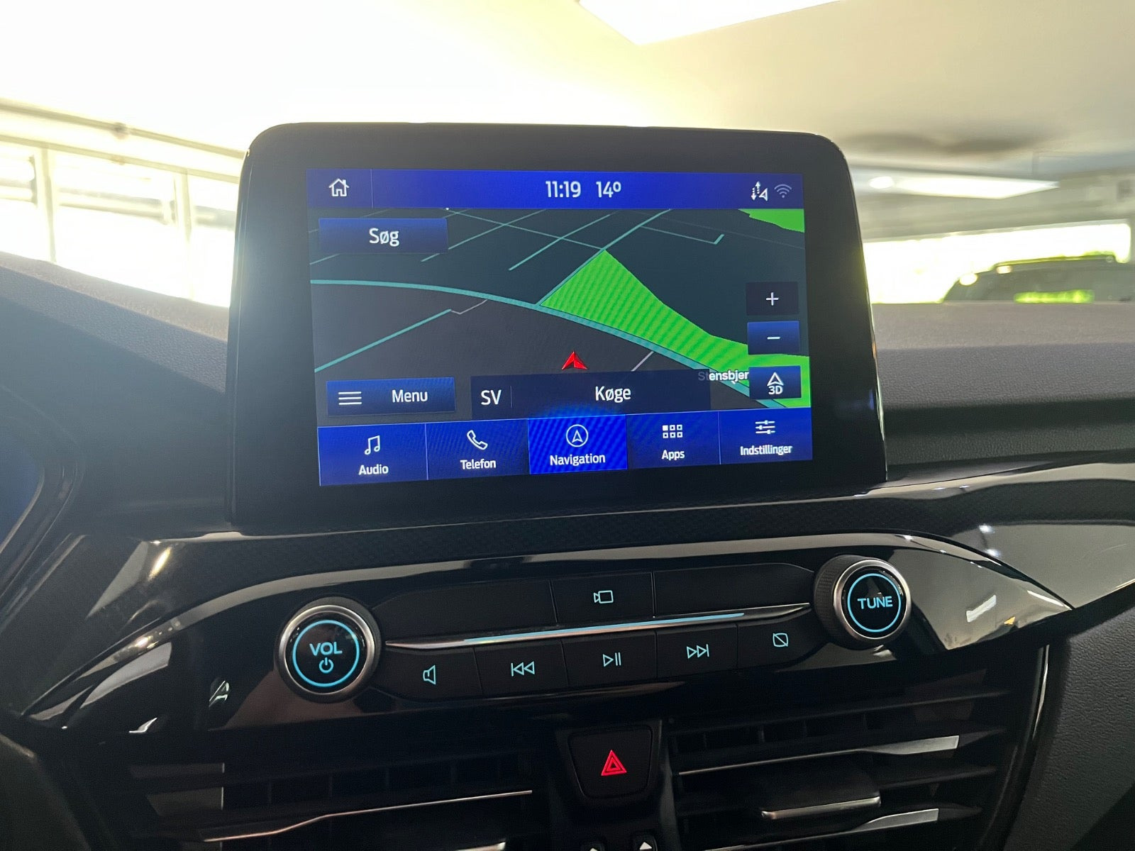 Rød Ford Kuga fra 2020