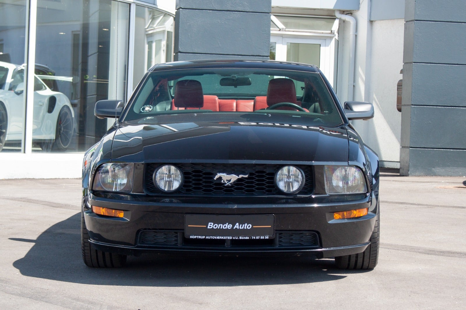 Sort Ford Mustang fra 2004